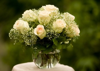 White Bridesmaid on Off White Vendella Roses In A Glass Bow With Touches Of Varigated