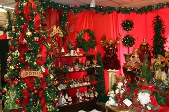 Christmas Scene - Visser's Florist